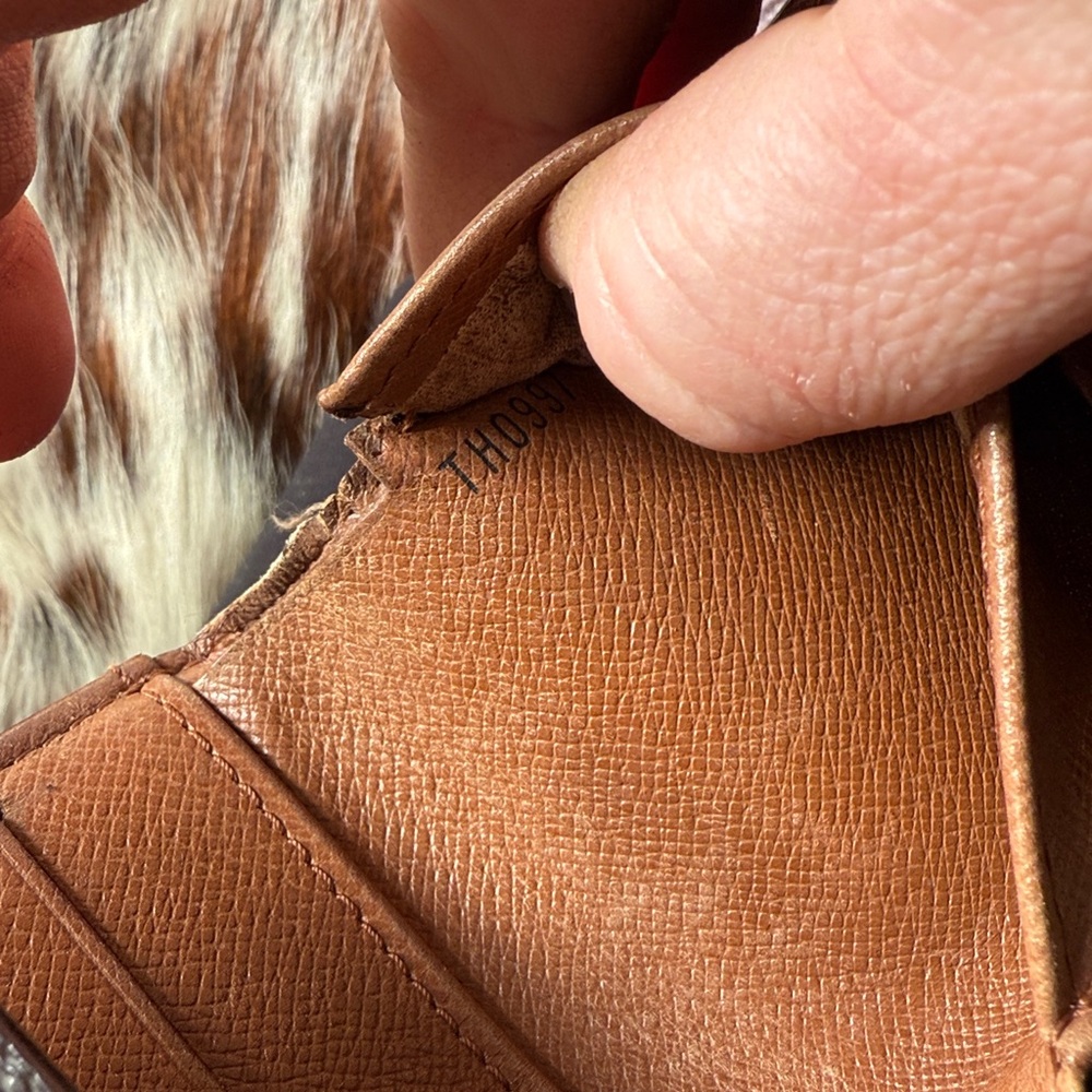Louis Vuitton small Wallet - Picture 8 of 13